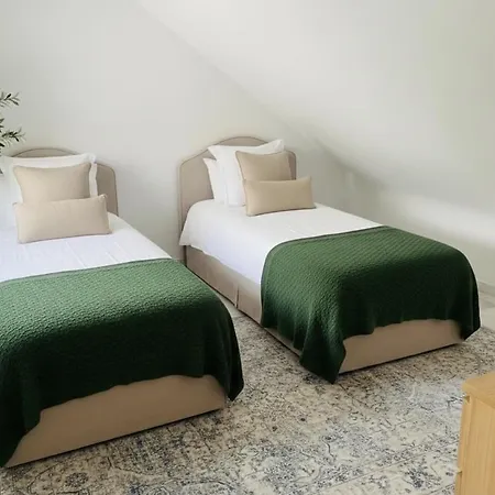 Elviria 2-level Beach-pool Access, Fully Equipped Lejlighed *
