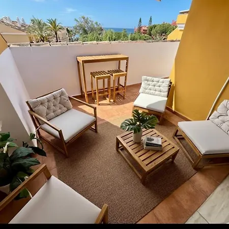 Elviria 2-level Beach-pool Access, Fully Equipped Daire