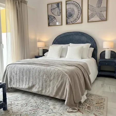 Daire Elviria 2-level Beach-pool Access, Fully Equipped Marbella